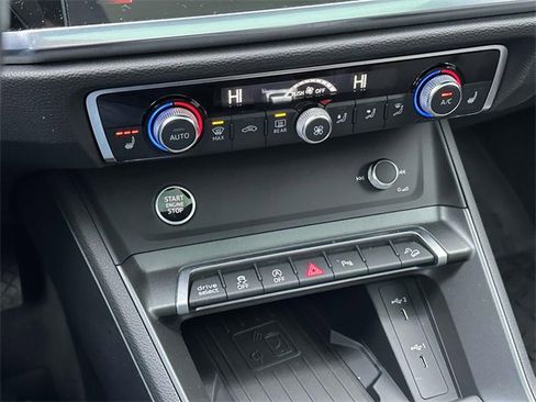 Used 2024 Audi Q3 2.0T Premium Plus image 32