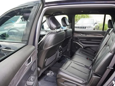 Certified 2024 Jeep Grand Cherokee L Limited w/ Black Appearance Package AWD/4WD image 15