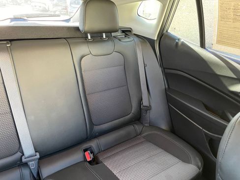 Used 2025 Chevrolet Trax LT image 36