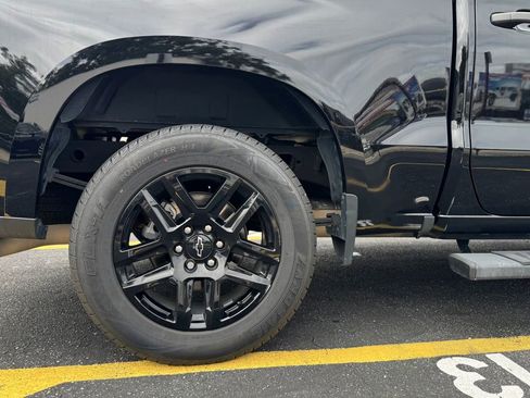 Used 2023 Chevrolet Silverado 1500 Custom image 4