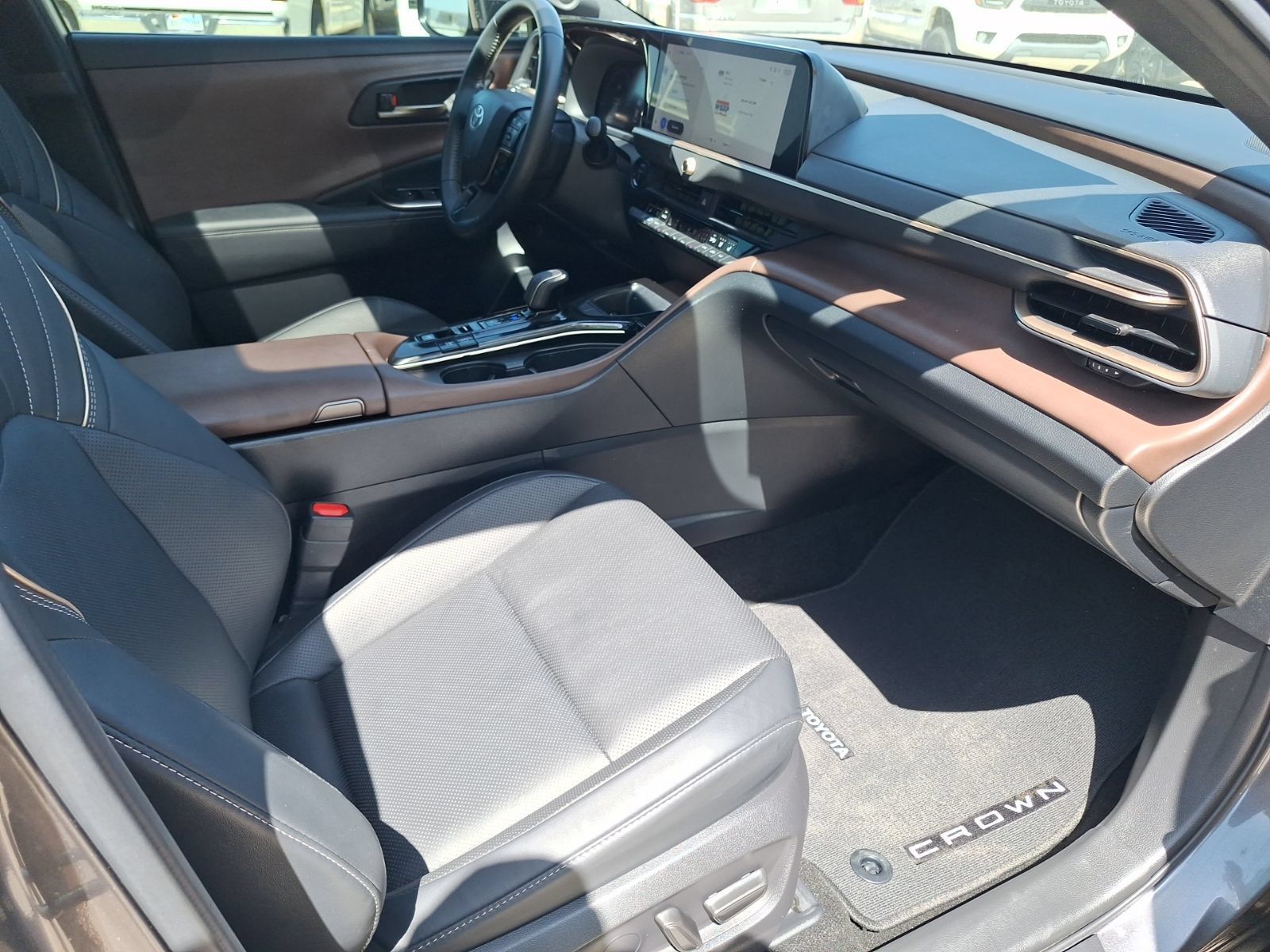 Used 2024 Toyota Crown AWD/4WD image 33