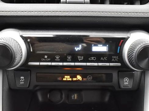 Used 2025 Toyota RAV4 LE image 32