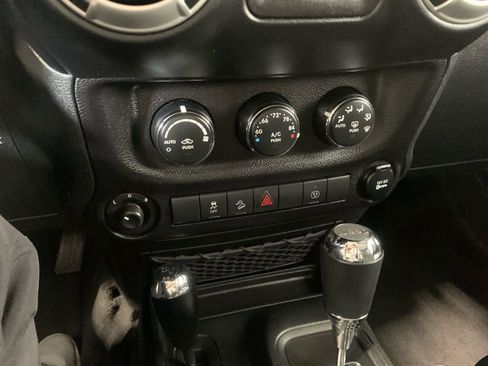 Used 2016 Jeep Wrangler Unlimited Sahara w/ Connectivity Group image 20