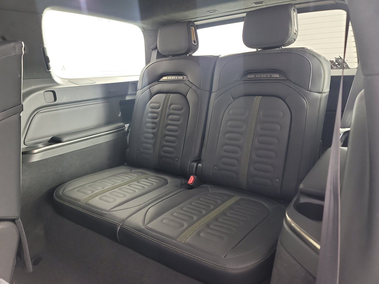 Used 2025 Rivian R1S Adventure Dual AWD/4WD image 22
