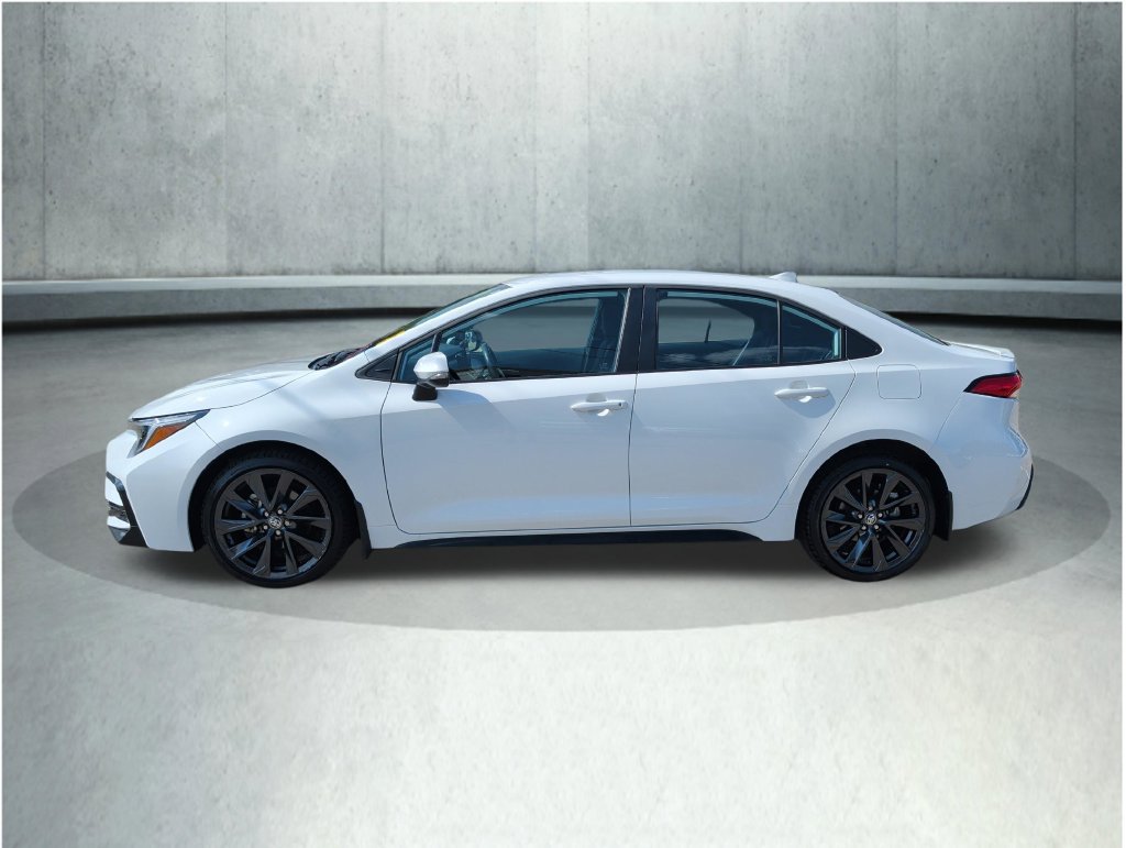 Used 2023 Toyota Corolla SE FWD image 2