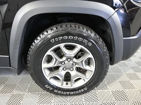 Used 2022 Jeep Cherokee Trailhawk w/ Comfort/Convenience Group AWD/4WD image 11