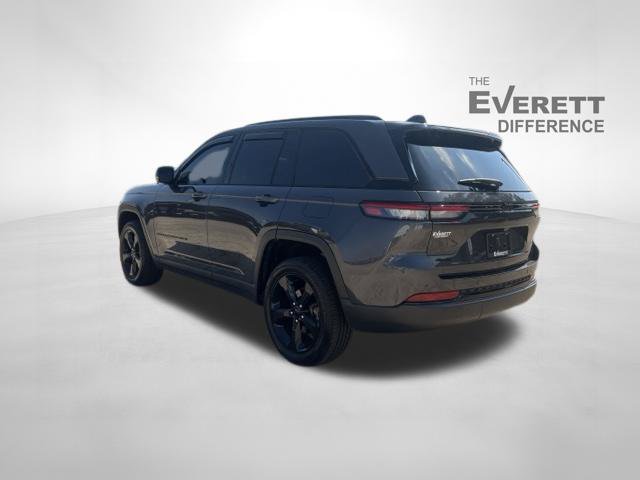 Used 2022 Jeep Grand Cherokee Altitude AWD/4WD image 5