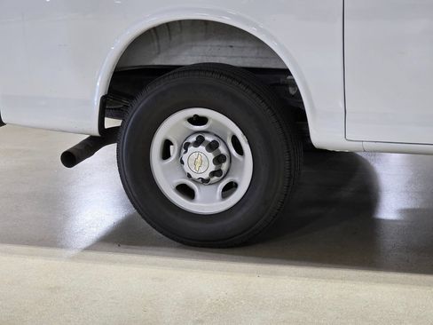 Used 2025 Chevrolet Express 2500 w/ Communications Package RWD image 9