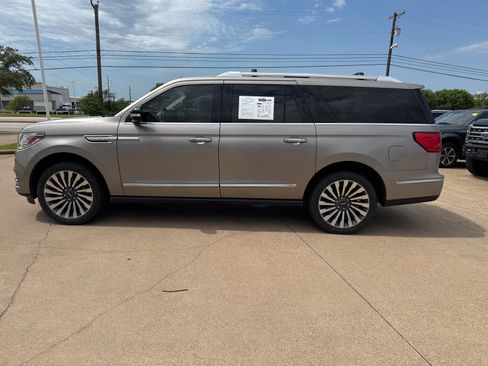 Used 2019 Lincoln Navigator L Reserve AWD/4WD image 4