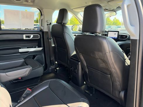 Used 2024 Ford Explorer XLT w/ Equipment Group 202A AWD/4WD image 32
