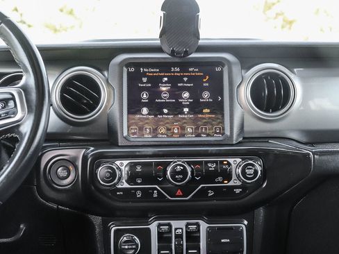 Used 2018 Jeep Wrangler Unlimited Sahara AWD/4WD image 16