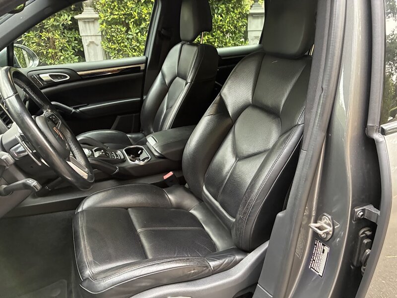Used 2017 Porsche Cayenne AWD/4WD image 14