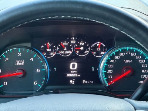 Used 2020 Chevrolet Suburban Premier image 14