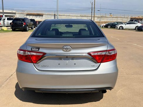 Used 2017 Toyota Camry SE FWD image 6