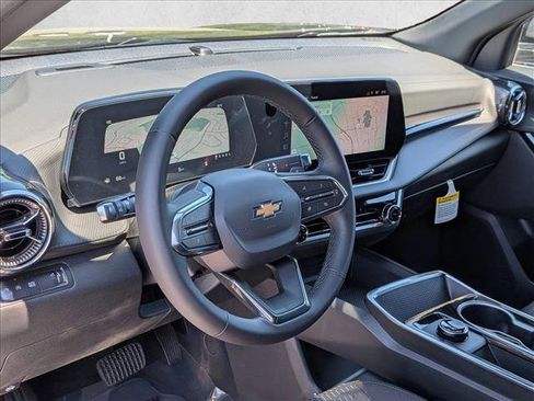 New 2026 Chevrolet Equinox LT FWD image 3