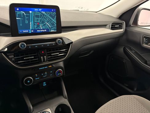 Used 2022 Ford Escape SE image 21