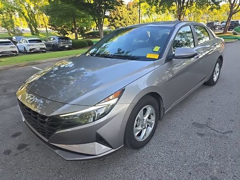 Used 2023 Hyundai Elantra SE FWD image 4