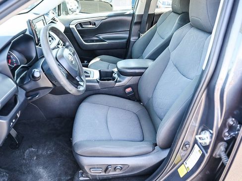 Certified 2022 Toyota RAV4 XLE FWD image 9