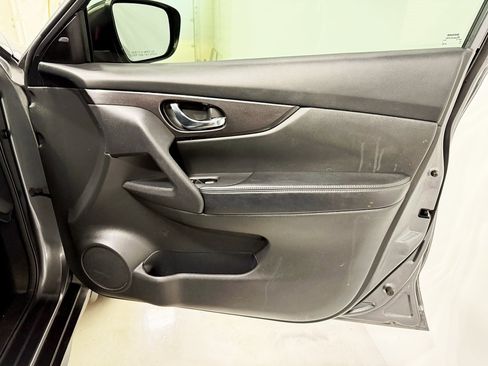 Used 2018 Nissan Rogue S image 35