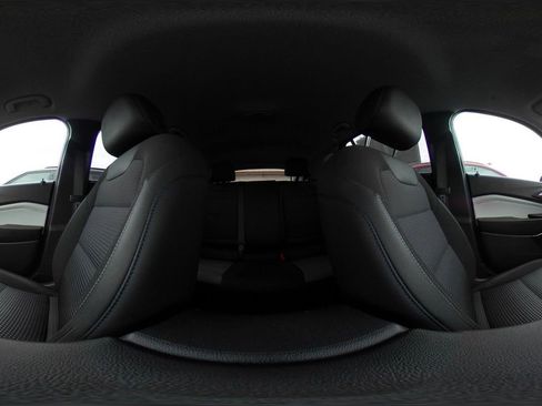 Used 2025 Chevrolet Trax LT image 42