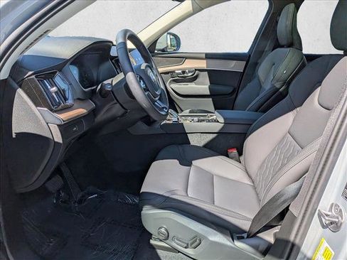 Certified 2026 Volvo XC90 B5 Core AWD/4WD image 17