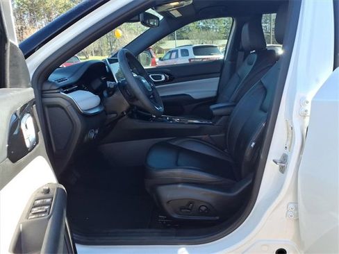 Used 2024 Jeep Compass Limited image 14