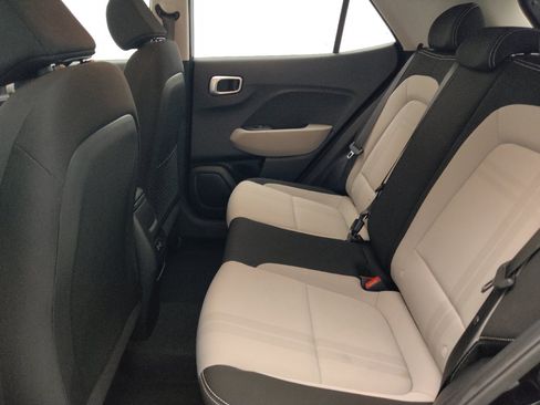 Used 2025 Hyundai Venue SEL FWD image 18