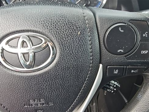 Used 2018 Toyota Corolla LE image 13