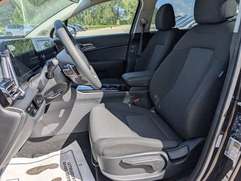 Used 2025 Kia Sportage LX FWD image 11