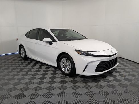 Certified 2025 Toyota Camry LE image 4