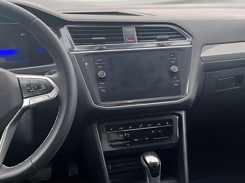 Used 2022 Volkswagen Tiguan SE image 11