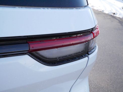 Used 2023 Jeep Grand Cherokee Limited w/ Black Appearance Package image 17