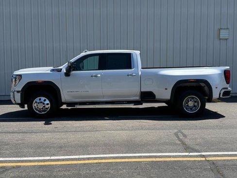Used 2024 GMC Sierra 3500 Denali w/ Technology Package AWD/4WD image 2