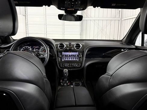 Used 2017 Bentley Bentayga AWD/4WD image 45