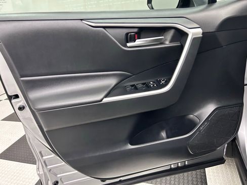 Used 2019 Toyota RAV4 XLE image 10