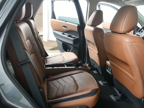 Used 2024 Nissan Pathfinder Platinum FWD image 37