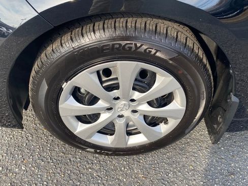 Used 2025 Toyota Corolla LE image 20