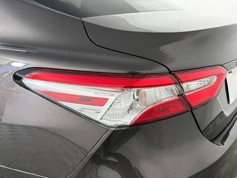 Used 2018 Toyota Camry LE FWD image 11