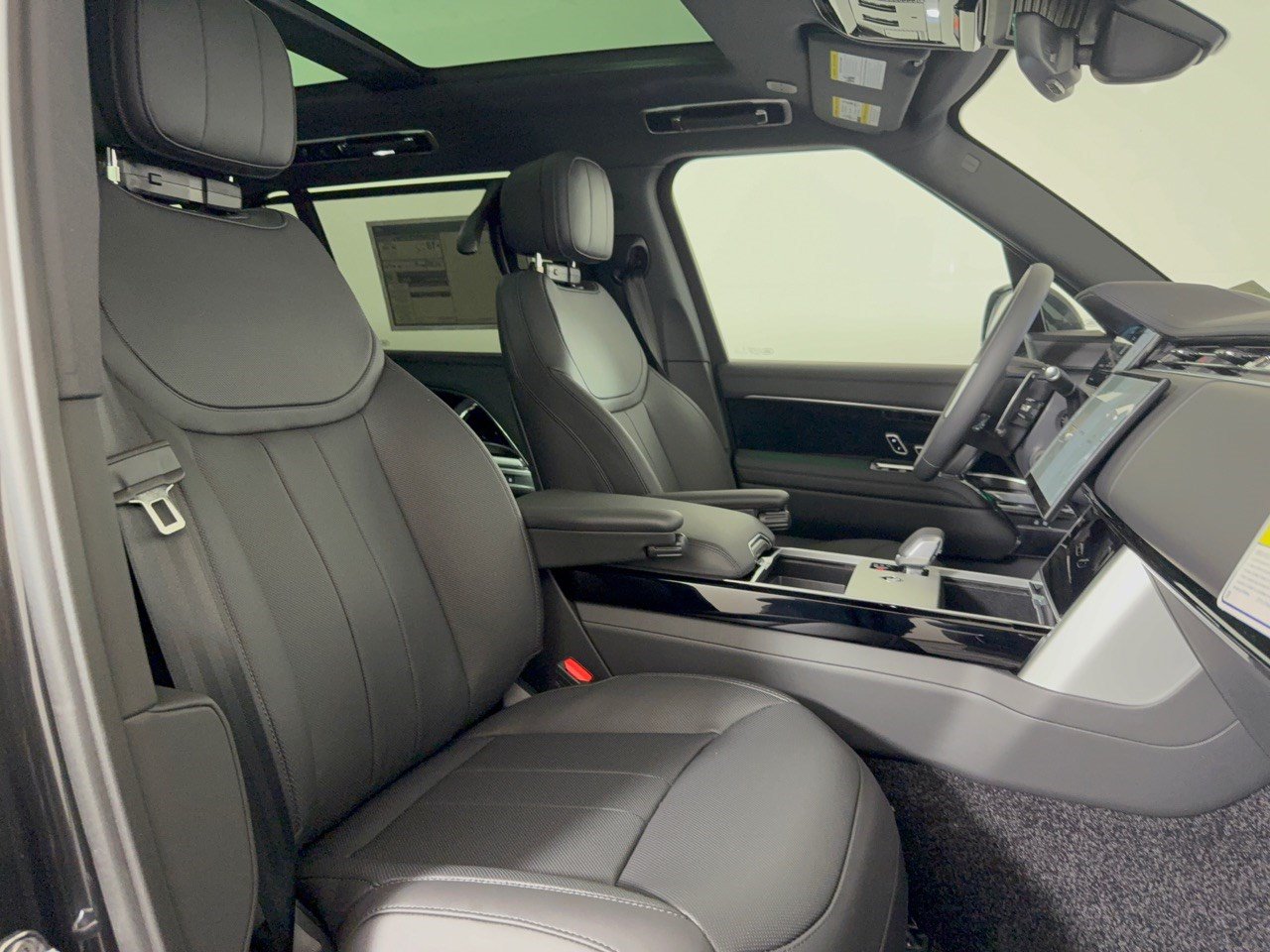 New 2026 Land Rover Range Rover Long Wheelbase SE AWD/4WD image 29