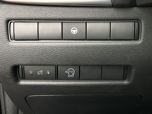 Used 2023 Nissan Rogue SV image 26