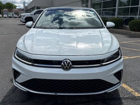 Certified 2025 Volkswagen Jetta SE w/ Sunroof Package FWD image 9