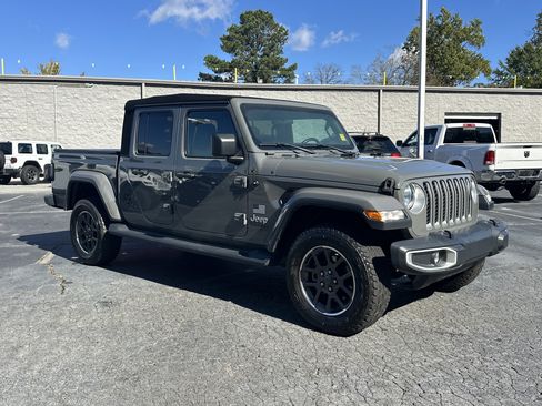 Used 2020 Jeep Gladiator Overland w/ Trailer Tow Package image 2