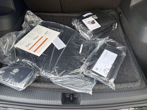 New 2026 Volkswagen Tiguan SEL R-Line AWD/4WD image 17