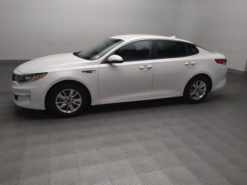 Used 2017 Kia Optima LX w/ Convenience Package FWD image 2