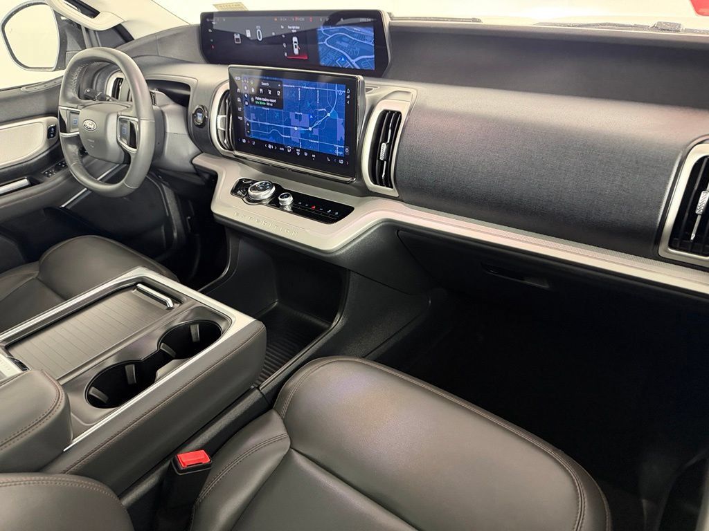 Used 2025 Ford Expedition Active AWD/4WD image 15