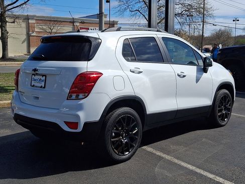 Used 2022 Chevrolet Trax LT w/ Sport Edition image 7