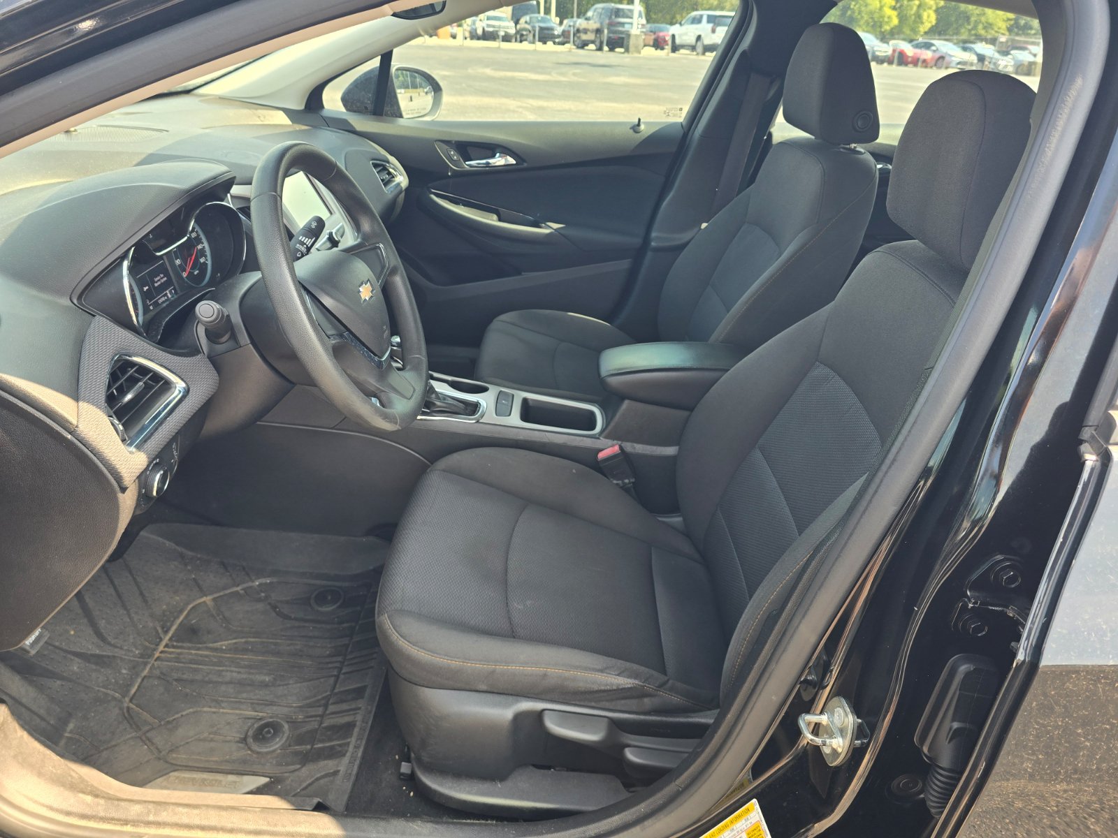 Used 2018 Chevrolet Cruze LS FWD image 13