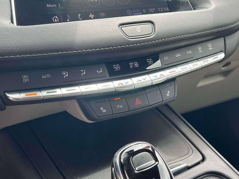 Used 2023 Cadillac XT4 Luxury w/ Cold Weather Package FWD image 31