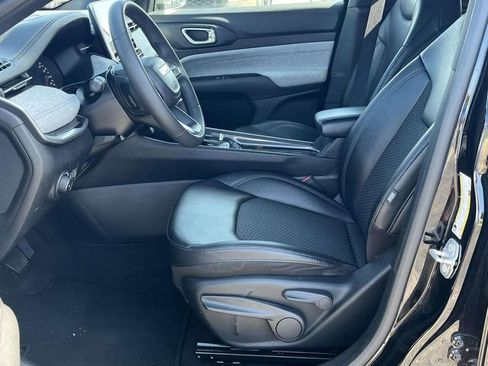 Used 2024 Jeep Compass Latitude image 15