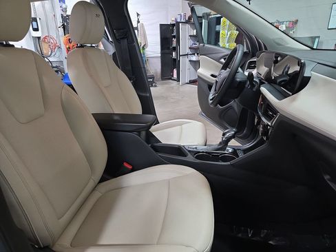 Certified 2024 Buick Encore GX Sport Touring AWD/4WD image 10